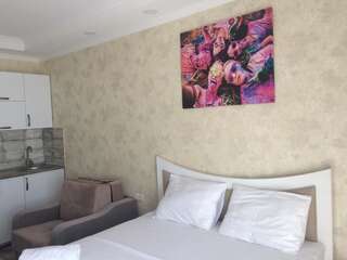 Апарт-отели Aparthotel Selfie Батуми Семейный номер с видом на море-2